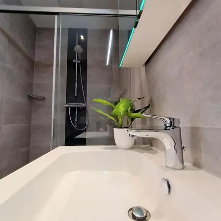 Sloop Fein Apartment